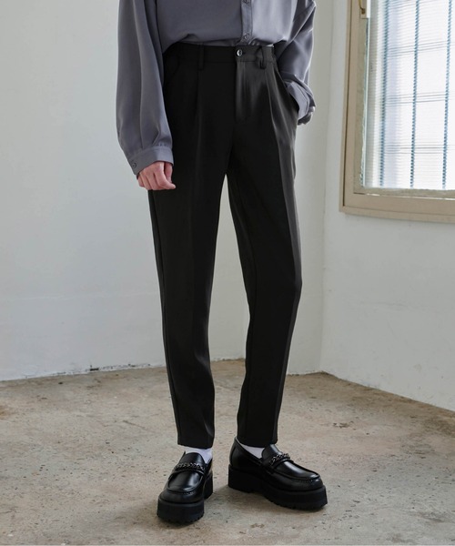 Loose/ルース(ルース)の「ドレープラスター スリムテーパードスラックス【セットアップ対応】(スラックス・メンズ・ブラック/グレー系その他/ブラウン系その他・S/M/L)」の8枚目の写真
