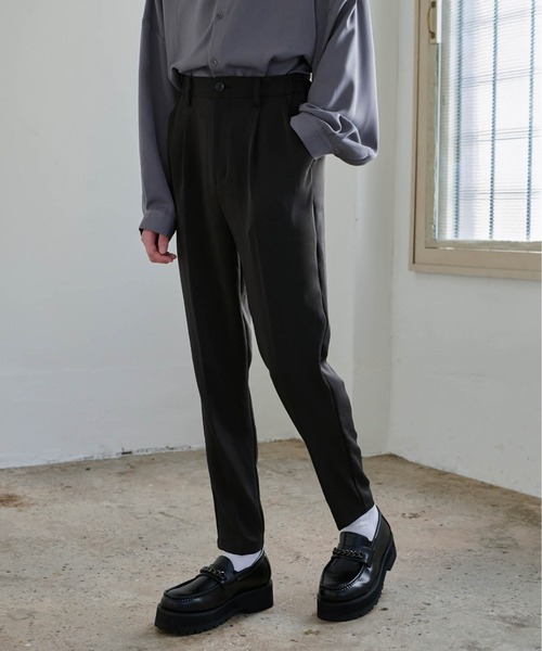 Loose/ルース(ルース)の「ドレープラスター スリムテーパードスラックス【セットアップ対応】(スラックス・メンズ・ブラック/グレー系その他/ブラウン系その他・S/M/L)」の9枚目の写真