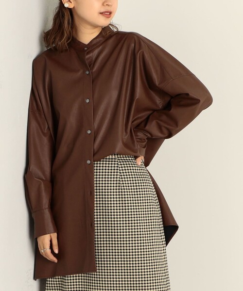 fredy emue（フレディエミュ）の「フェイクレザーバンドカラーシャツ（シャツ/ブラウス・レディース・ブラウン/キナリ/グレイッシュブルー・38）」の3枚目の写真