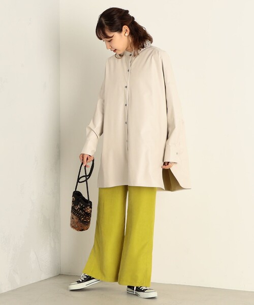 fredy emue（フレディエミュ）の「フェイクレザーバンドカラーシャツ（シャツ/ブラウス・レディース・ブラウン/キナリ/グレイッシュブルー・38）」の4枚目の写真