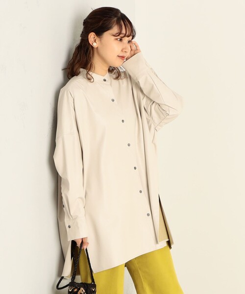 fredy emue（フレディエミュ）の「フェイクレザーバンドカラーシャツ（シャツ/ブラウス・レディース・ブラウン/キナリ/グレイッシュブルー・38）」の6枚目の写真