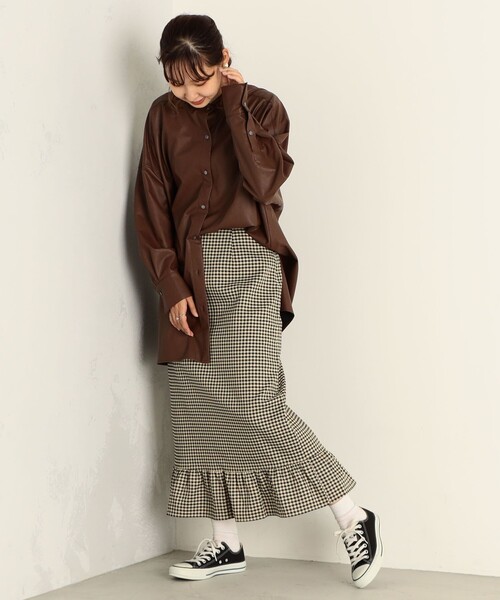 fredy emue（フレディエミュ）の「フェイクレザーバンドカラーシャツ（シャツ/ブラウス・レディース・ブラウン/キナリ/グレイッシュブルー・38）」の7枚目の写真