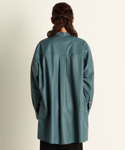 fredy emue（フレディエミュ）の「フェイクレザーバンドカラーシャツ（シャツ/ブラウス・レディース・ブラウン/キナリ/グレイッシュブルー・38）」の16枚目の写真