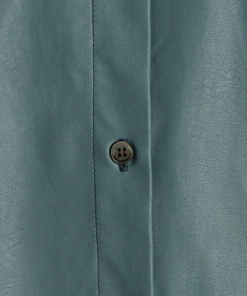 fredy emue（フレディエミュ）の「フェイクレザーバンドカラーシャツ（シャツ/ブラウス・レディース・ブラウン/キナリ/グレイッシュブルー・38）」の20枚目の写真