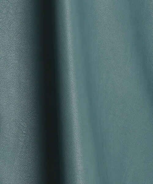 fredy emue（フレディエミュ）の「フェイクレザーバンドカラーシャツ（シャツ/ブラウス・レディース・ブラウン/キナリ/グレイッシュブルー・38）」の21枚目の写真