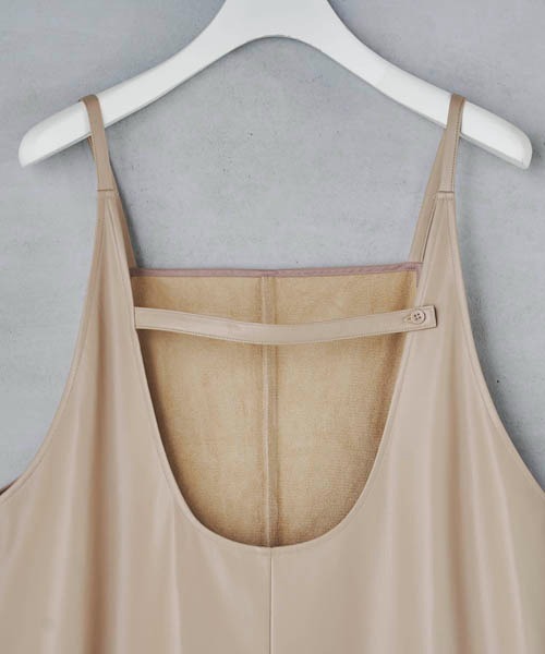 lautreamont BLEUBLANC（ロートレアモンブルーブラン）の「<lautreamont BLEUBLANC>フェイクレザーキャミワンピース（ワンピース・レディース・ブラック/カーキ/ベージュ・9号）」の16枚目の写真