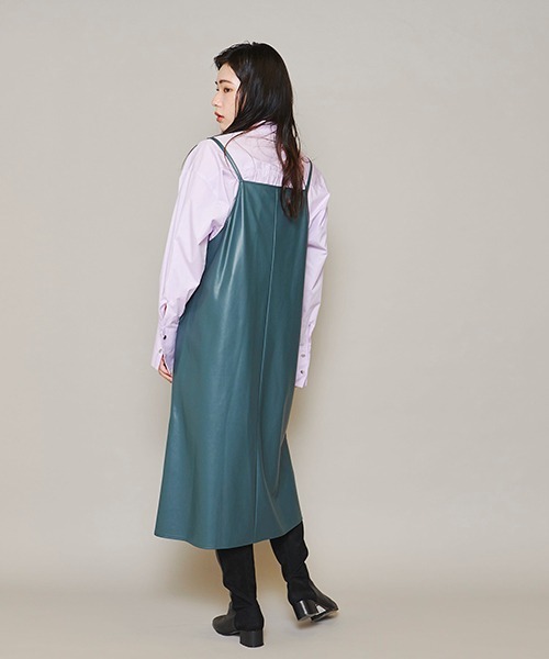 lautreamont BLEUBLANC（ロートレアモンブルーブラン）の「<lautreamont BLEUBLANC>フェイクレザーキャミワンピース（ワンピース・レディース・ブラック/カーキ/ベージュ・9号）」の4枚目の写真