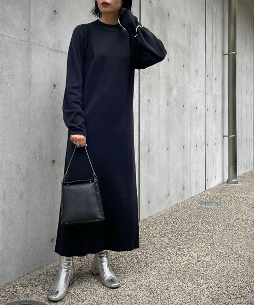 &g'aime（アンジェム）の「【&g’aime】ショルダータックニットワンピース（ワンピース・レディース・ブラック/ダークブルー/グレイッシュベージュ・FREE）」の2枚目の写真