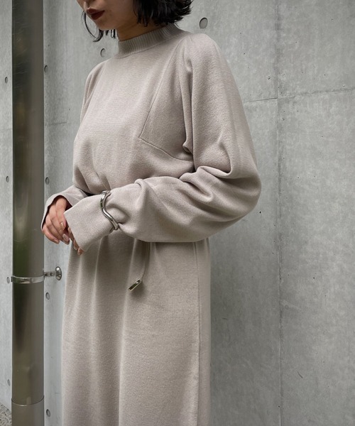 &g'aime（アンジェム）の「【&g’aime】ショルダータックニットワンピース（ワンピース・レディース・ブラック/ダークブルー/グレイッシュベージュ・FREE）」の16枚目の写真