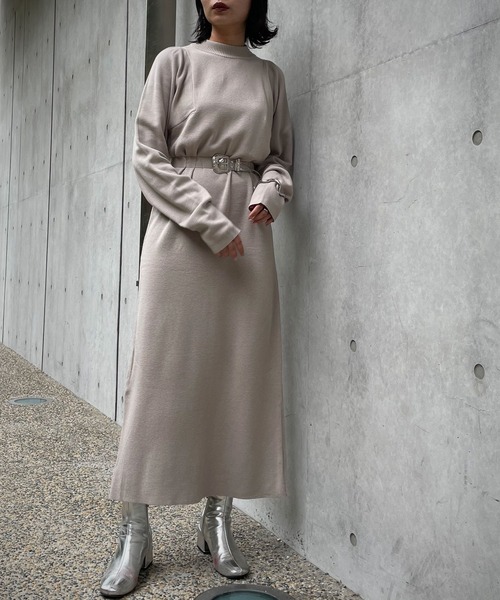 &g'aime（アンジェム）の「【&g’aime】ショルダータックニットワンピース（ワンピース・レディース・ブラック/ダークブルー/グレイッシュベージュ・FREE）」の5枚目の写真