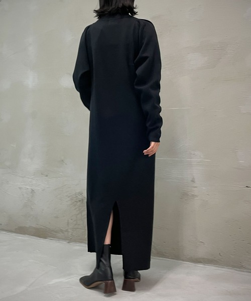 &g'aime（アンジェム）の「【&g’aime】ショルダータックニットワンピース（ワンピース・レディース・ブラック/ダークブルー/グレイッシュベージュ・FREE）」の4枚目の写真