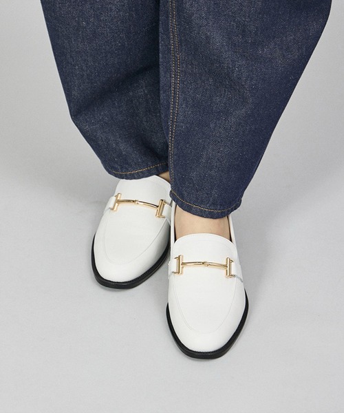 carino（カリーノ）の「新色追加【クッション入り】ビットローファー（ローファー・レディース・ダークブラウン/ブラック系その他2/ブラック/ライトブラック/ホワイト・23cm/23.5cm/24cm/22.5cm/24.5cm）」の2枚目の写真