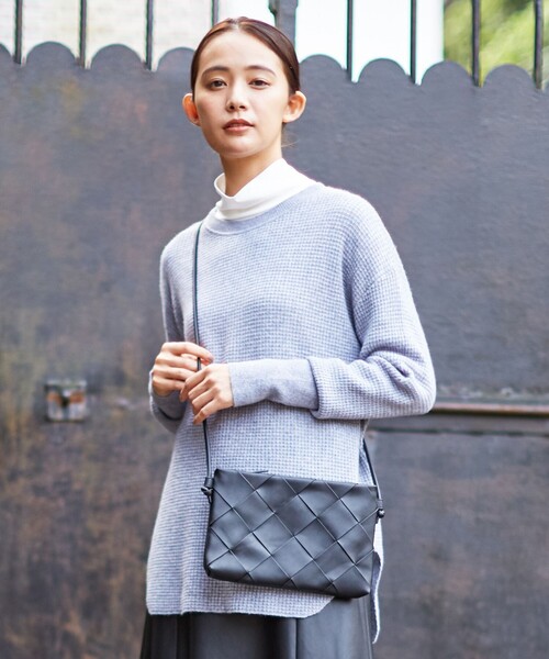 J.PRESS(ジェイプレス)の「【洗える】CASHMERE BLEND ラウンドヘム ワッフル ニット(ニット/セーター・レディース・ベージュ系/ライトグレー系・F)」の1枚目の写真
