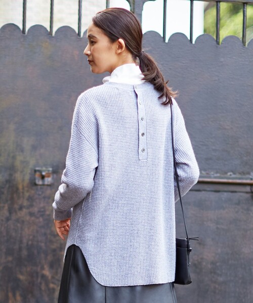J.PRESS(ジェイプレス)の「【洗える】CASHMERE BLEND ラウンドヘム ワッフル ニット(ニット/セーター・レディース・ベージュ系/ライトグレー系・F)」の17枚目の写真