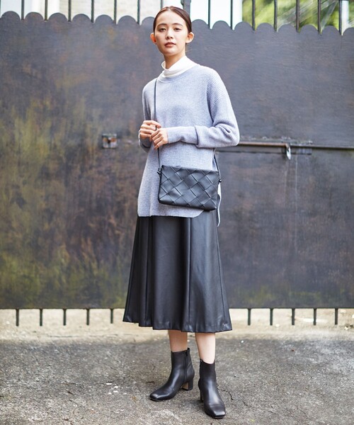 J.PRESS(ジェイプレス)の「【洗える】CASHMERE BLEND ラウンドヘム ワッフル ニット(ニット/セーター・レディース・ベージュ系/ライトグレー系・F)」の5枚目の写真