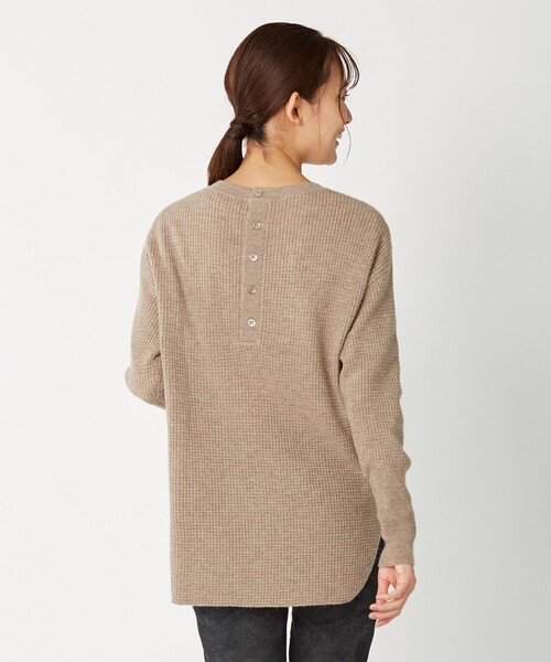 J.PRESS(ジェイプレス)の「【洗える】CASHMERE BLEND ラウンドヘム ワッフル ニット(ニット/セーター・レディース・ベージュ系/ライトグレー系・F)」の7枚目の写真
