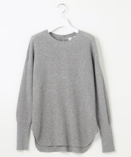J.PRESS(ジェイプレス)の「【洗える】CASHMERE BLEND ラウンドヘム ワッフル ニット(ニット/セーター・レディース・ベージュ系/ライトグレー系・F)」の4枚目の写真