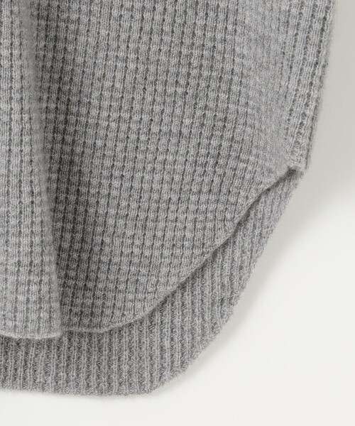 J.PRESS(ジェイプレス)の「【洗える】CASHMERE BLEND ラウンドヘム ワッフル ニット(ニット/セーター・レディース・ベージュ系/ライトグレー系・F)」の8枚目の写真