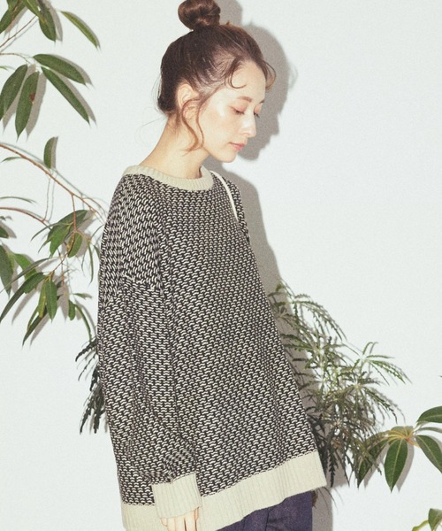 earth music&ecology（アースミュージックアンドエコロジー）の「ジャガードニットプルオーバー ＊（ニット/セーター・レディース・ブラック/ベージュ/サックスブルー・FREE）」の2枚目の写真