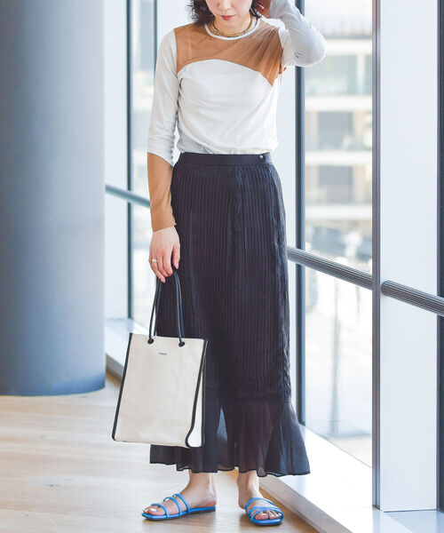 Ray BEAMS(レイビームス)の「RBS / シアー 配色 キリカエ ロングスリーブ Tシャツ(Tシャツ/カットソー・レディース・ブラック/オフホワイト・ONE SIZE)」の4枚目の写真