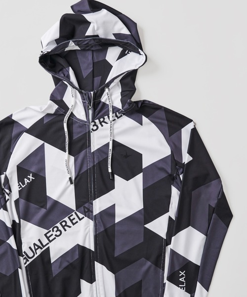 1piu1uguale3 RELAX（ウノピュウノウグァーレトレリラックス）の「【1PIU1UGUALE3 RELAX】GEOMETRIC RASH GUARD ZIP HOODIE / ジオメトリック柄 ラッシュガード（ラッシュガード・メンズ・サックスブルー系/ブラック系・LARGE/MEDIUM/X-LARGE）」の2枚目の写真