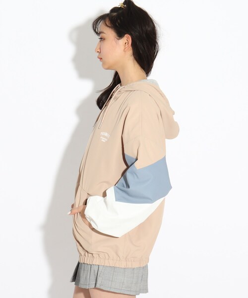 PINK-latte（ピンクラテ）の「◆フード付スポカジバイカラーブルゾン（ブルゾン・キッズ・ブラック/グリーン/ライトベージュ・14/15 /16）」の21枚目の写真