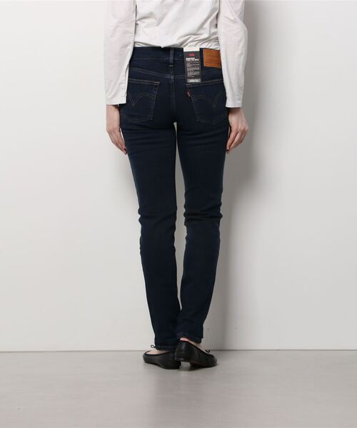 Levi's（リーバイス）の「MID RISE BORROWED FROM THE BOYS BOGOTA LOW（デニムパンツ・レディース・ダークインディゴブルー・23inch/24inch/25inch/26inch/27inch/28inch）」の3枚目の写真