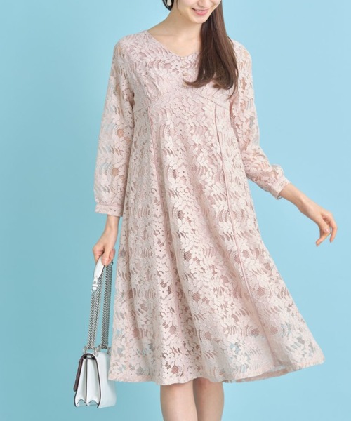 tocco closet（トッコ　クローゼット）の「飾り釦付きＶネックフラワーレースワンピース（ワンピース・レディース・ブラック/ベージュ/ピンク・M）」の3枚目の写真