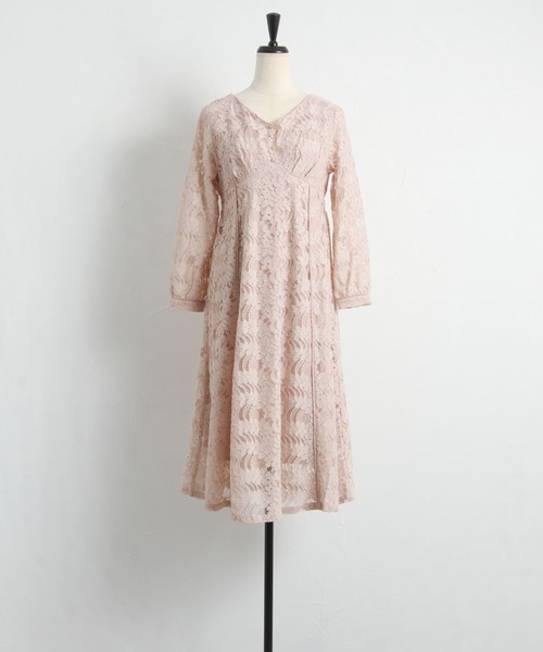 tocco closet（トッコ　クローゼット）の「飾り釦付きＶネックフラワーレースワンピース（ワンピース・レディース・ブラック/ベージュ/ピンク・M）」の7枚目の写真