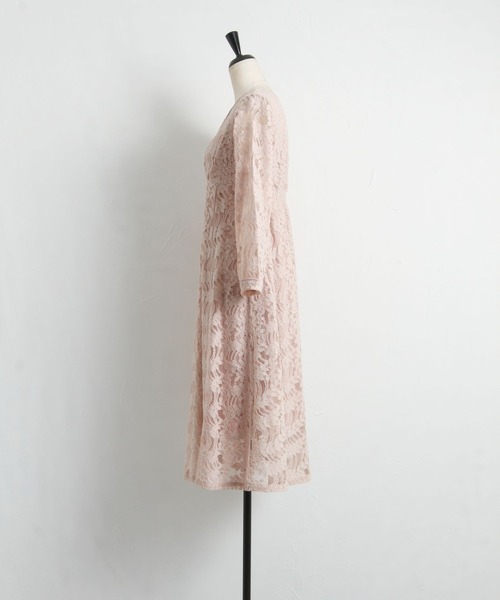 tocco closet（トッコ　クローゼット）の「飾り釦付きＶネックフラワーレースワンピース（ワンピース・レディース・ブラック/ベージュ/ピンク・M）」の16枚目の写真