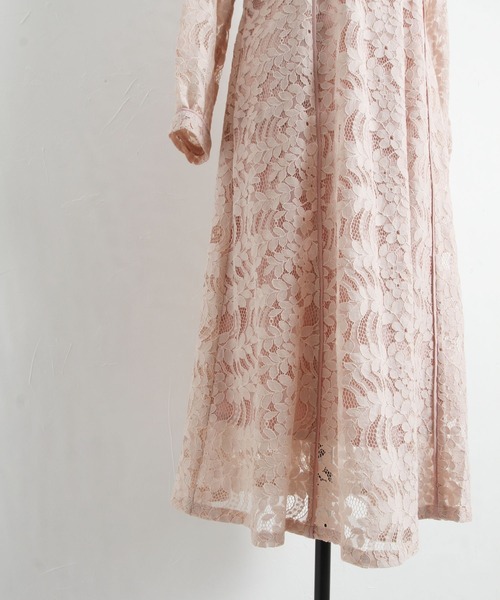 tocco closet（トッコ　クローゼット）の「飾り釦付きＶネックフラワーレースワンピース（ワンピース・レディース・ブラック/ベージュ/ピンク・M）」の17枚目の写真