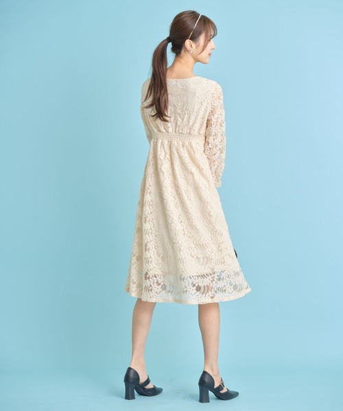 tocco closet（トッコ　クローゼット）の「飾り釦付きＶネックフラワーレースワンピース（ワンピース・レディース・ブラック/ベージュ/ピンク・M）」の19枚目の写真