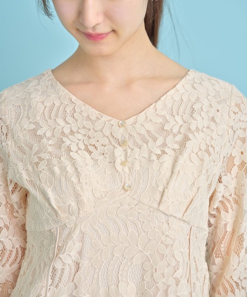 tocco closet（トッコ　クローゼット）の「飾り釦付きＶネックフラワーレースワンピース（ワンピース・レディース・ブラック/ベージュ/ピンク・M）」の14枚目の写真