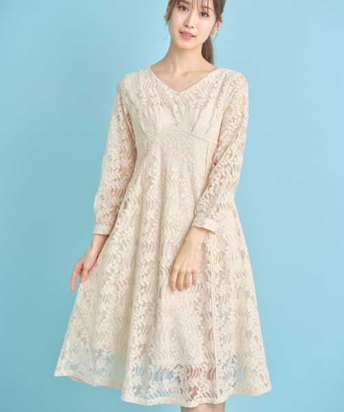 tocco closet（トッコ　クローゼット）の「飾り釦付きＶネックフラワーレースワンピース（ワンピース・レディース・ブラック/ベージュ/ピンク・M）」の5枚目の写真