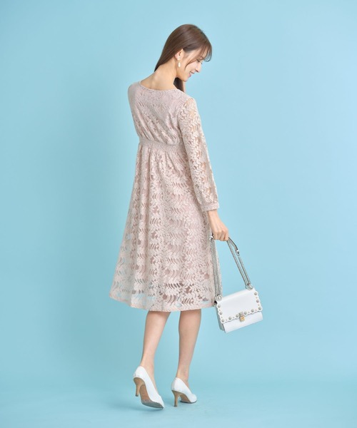 tocco closet（トッコ　クローゼット）の「飾り釦付きＶネックフラワーレースワンピース（ワンピース・レディース・ブラック/ベージュ/ピンク・M）」の20枚目の写真