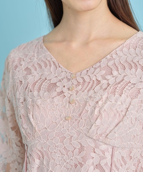 tocco closet（トッコ　クローゼット）の「飾り釦付きＶネックフラワーレースワンピース（ワンピース・レディース・ブラック/ベージュ/ピンク・M）」の15枚目の写真
