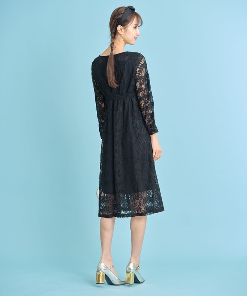 tocco closet（トッコ　クローゼット）の「飾り釦付きＶネックフラワーレースワンピース（ワンピース・レディース・ブラック/ベージュ/ピンク・M）」の9枚目の写真