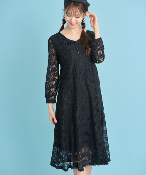 tocco closet（トッコ　クローゼット）の「飾り釦付きＶネックフラワーレースワンピース（ワンピース・レディース・ブラック/ベージュ/ピンク・M）」の4枚目の写真