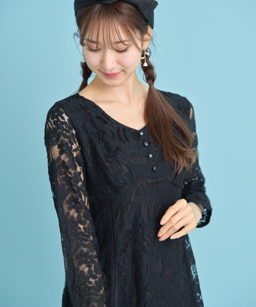tocco closet（トッコ　クローゼット）の「飾り釦付きＶネックフラワーレースワンピース（ワンピース・レディース・ブラック/ベージュ/ピンク・M）」の13枚目の写真