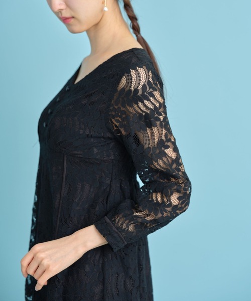 tocco closet（トッコ　クローゼット）の「飾り釦付きＶネックフラワーレースワンピース（ワンピース・レディース・ブラック/ベージュ/ピンク・M）」の18枚目の写真