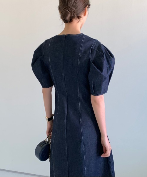 by muni:r（バイ ムニール）の「ステッチバルーンデニムロングワンピース（ワンピース・レディース・ブラック/ブルー・FREE）」の6枚目の写真