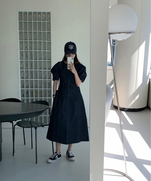 by muni:r（バイ ムニール）の「ステッチバルーンデニムロングワンピース（ワンピース・レディース・ブラック/ブルー・FREE）」の9枚目の写真
