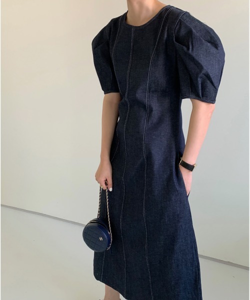 by muni:r（バイ ムニール）の「ステッチバルーンデニムロングワンピース（ワンピース・レディース・ブラック/ブルー・FREE）」の3枚目の写真
