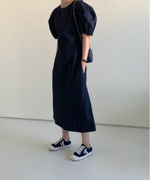 by muni:r（バイ ムニール）の「ステッチバルーンデニムロングワンピース（ワンピース・レディース・ブラック/ブルー・FREE）」の4枚目の写真