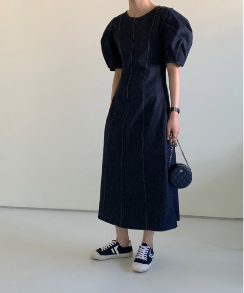 by muni:r（バイ ムニール）の「ステッチバルーンデニムロングワンピース（ワンピース・レディース・ブラック/ブルー・FREE）」の8枚目の写真