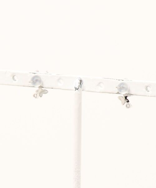 Samantha Tiara（サマンサティアラ）の「ZOZO限定 バタフライ ピアス（ピアス（両耳用）・レディース・シルバー・FREE）」の2枚目の写真