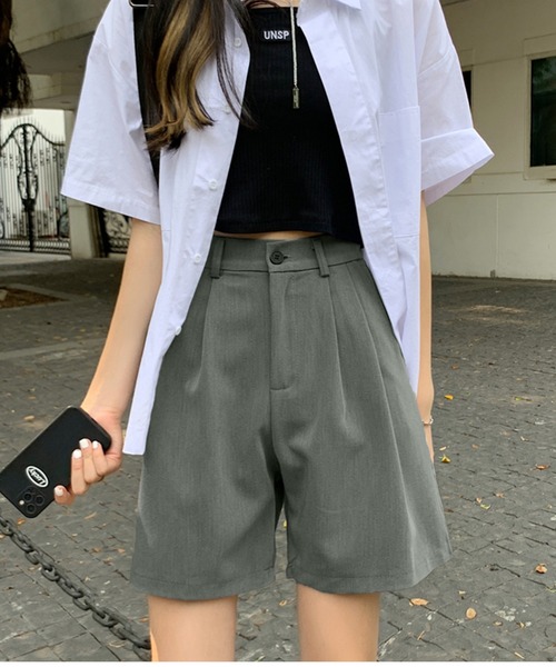 leune(ルネ)の「【leune】ハイウエストハーフパンツ(その他パンツ・レディース・ホワイト/ブラック/グレー・MEDIUM/LARGE)」の3枚目の写真