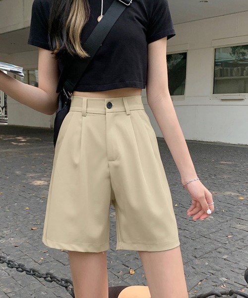 leune(ルネ)の「【leune】ハイウエストハーフパンツ(その他パンツ・レディース・ホワイト/ブラック/グレー・MEDIUM/LARGE)」の8枚目の写真