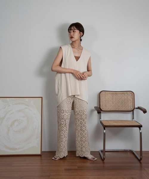 Amiur（エミレ）の「shoulder tuck short vest（ベスト・レディース・ブラック/グレー/アイボリー・FREE）」の8枚目の写真
