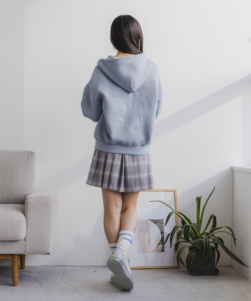 repipi armario（レピピ アルマリオ）の「ダンボールZIPパーカー